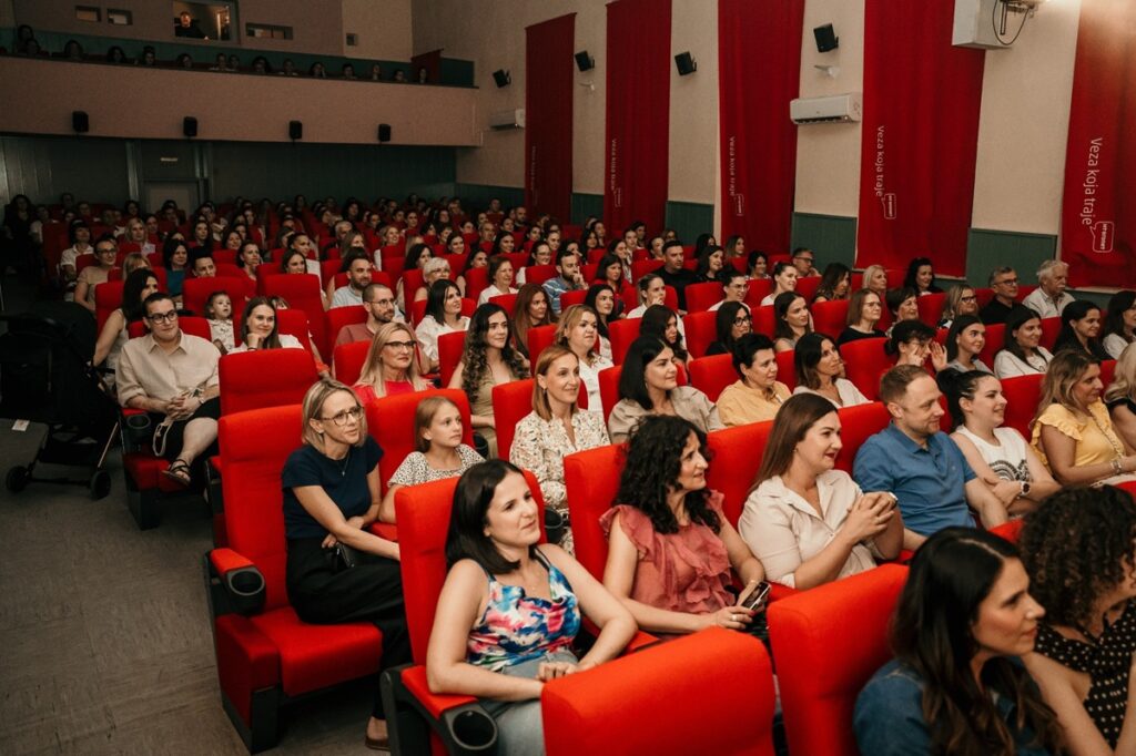 Fotografija 4 - Iva i Gloria briljirale u Kinu Borak i širokobriješku publiku nasmijale do suza!