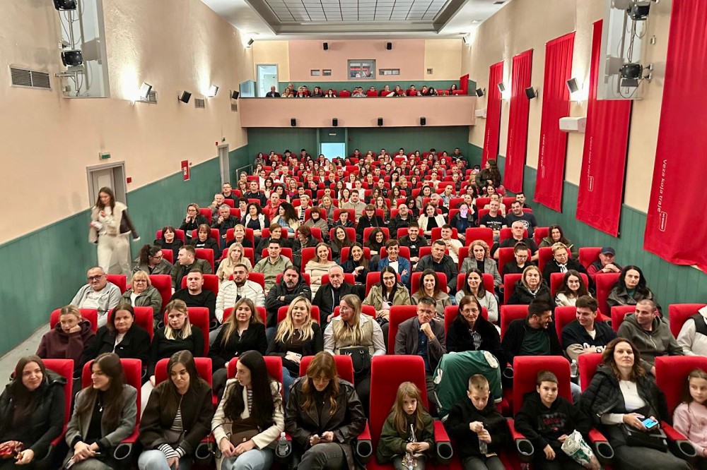 Fotografija 3 - Premijerno prikazan film Diva u prepunom kinu Borak