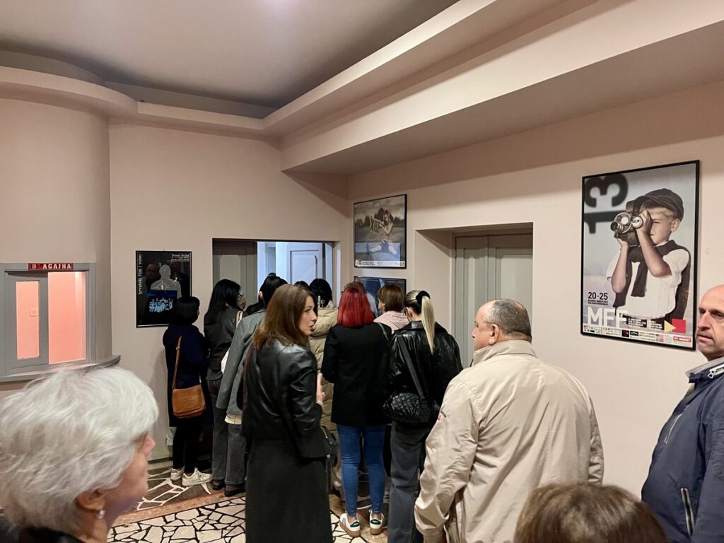Fotografija 6 - Široki Brijeg se smijao do suza: “Crnogorac u krevetu” oduševio publiku u kinu Borak