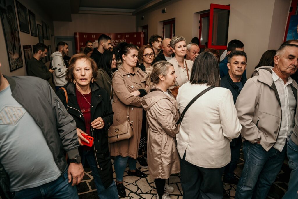 Fotografija 5 - Za sjajni stand-up nastup Željka Ninčića - Bate tražilo se mjesto više u Kinu Borak