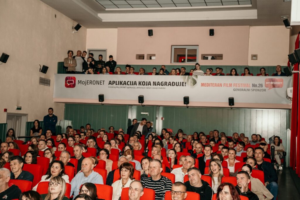 Fotografija 4 - Za sjajni stand-up nastup Željka Ninčića - Bate tražilo se mjesto više u Kinu Borak