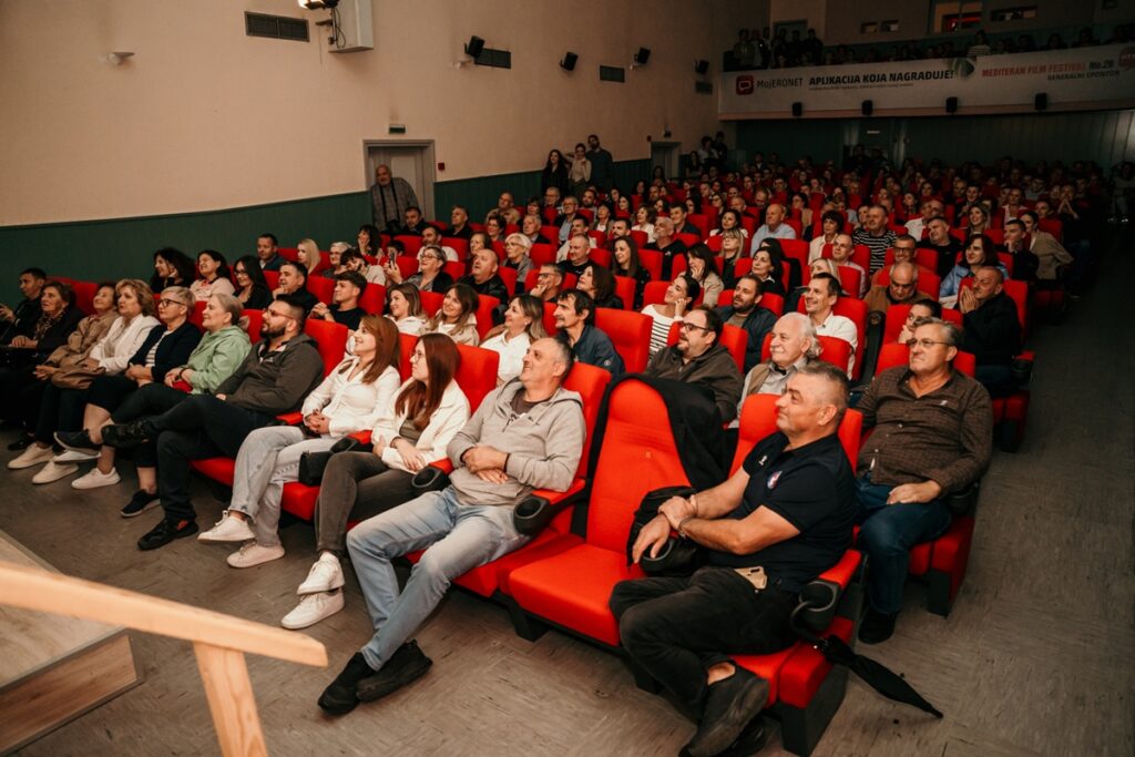 Fotografija 3 - Za sjajni stand-up nastup Željka Ninčića - Bate tražilo se mjesto više u Kinu Borak